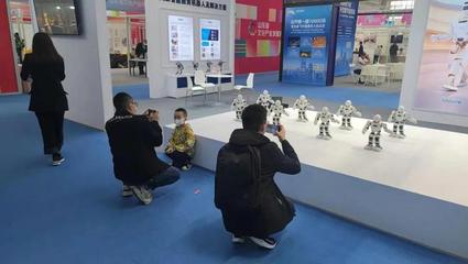 科技共情，舞動未來 首屆東北亞創博會中人形機器人引領數字創意新浪潮